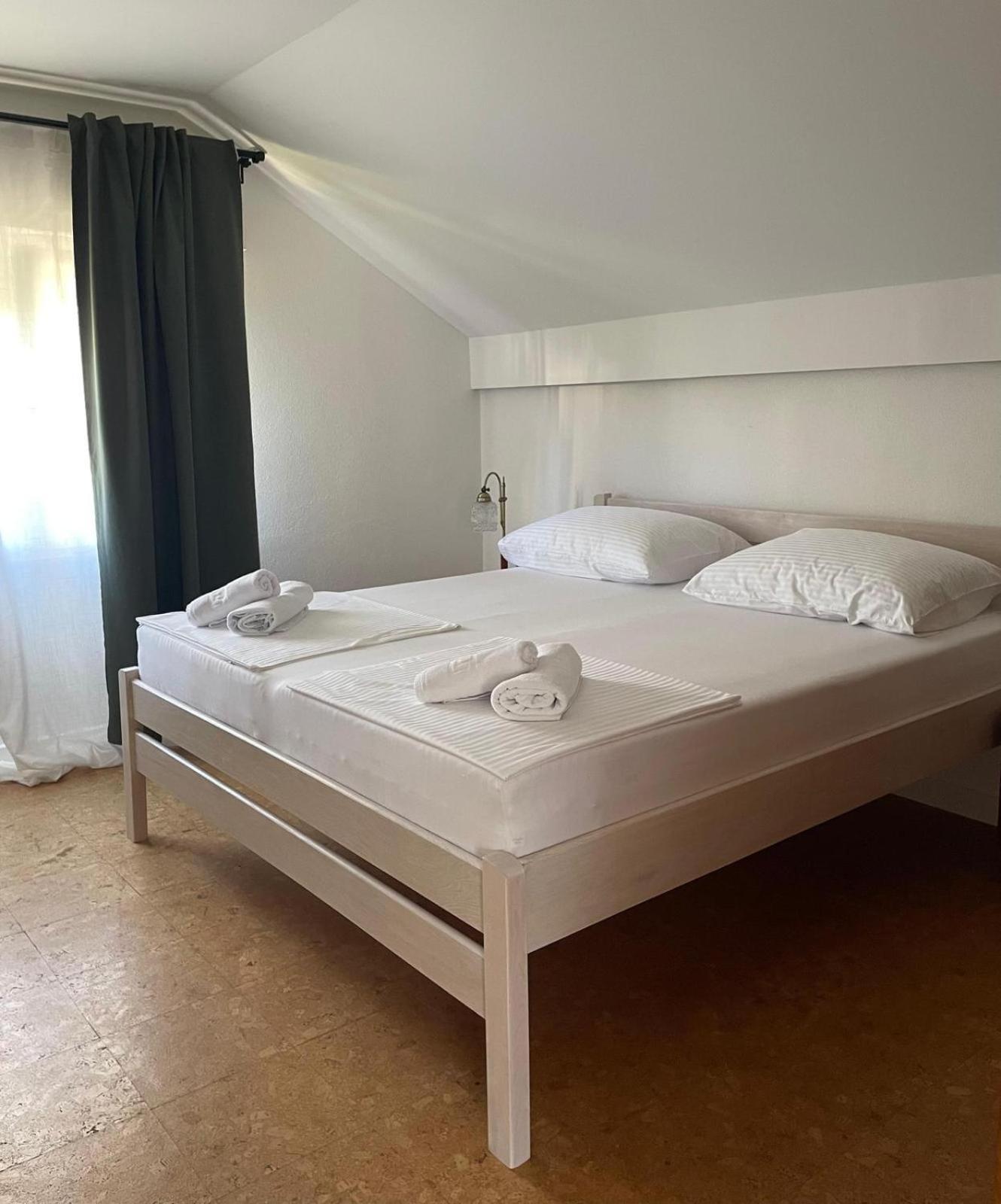 Sea Land 2 Apartment Trogir Bagian luar foto