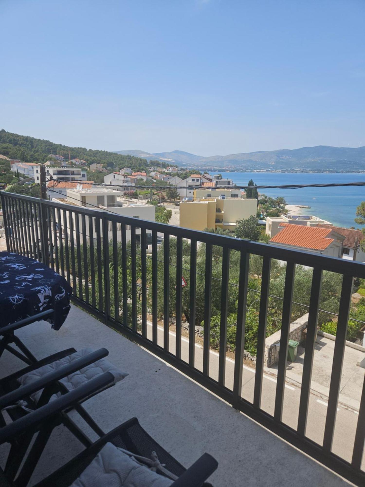 Sea Land 2 Apartment Trogir Bagian luar foto
